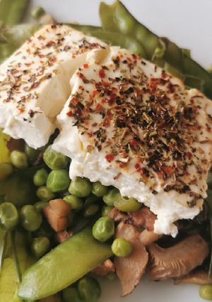 Une photo de Feta rôtie aux légumes de printemps
