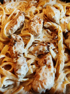 A picture of Chicken Fettuccine Alfredo.