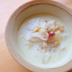 Clam Chowder Made With Real Chicken Stock A picture of Clam Chowder Made With Real Chicken Stock.