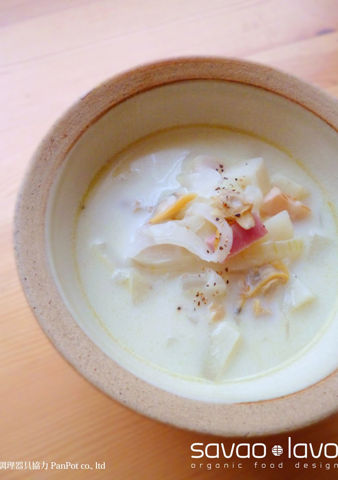 A picture of Clam Chowder Made With Real Chicken Stock.