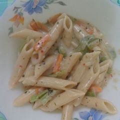 A picture of Spicy Penne Pasta in White Sauce.