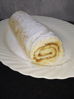 Una foto de Arrollado sin gluten con dulce de leche