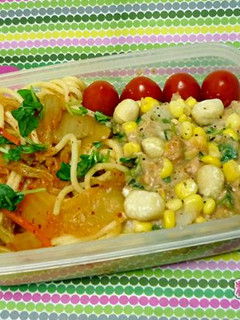 夏日冷便當~韓式泡菜義大利麵佐田園香草薯泥 的食譜成品照片