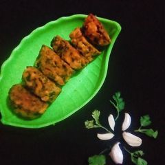 A picture of Kothimbir Vadi.