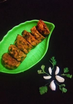 A picture of Kothimbir Vadi.