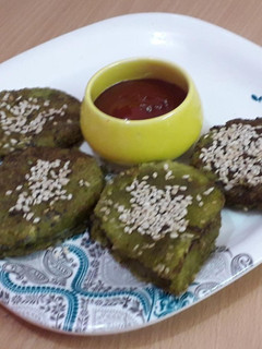 જુવાર પાલક નો હાંડવો (Jowar Palak Handvo Recipe In Gujarati) રેસીપી મુખ્ય ફોટો