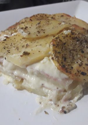 Una foto de Milhojas de papa con jamón y queso