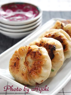 A picture of Shrimp and Pork Filled Chinese Chive Dumplings.