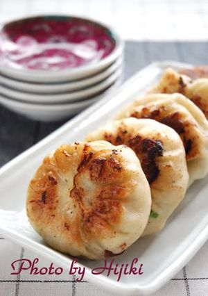 A picture of Shrimp and Pork Filled Chinese Chive Dumplings.