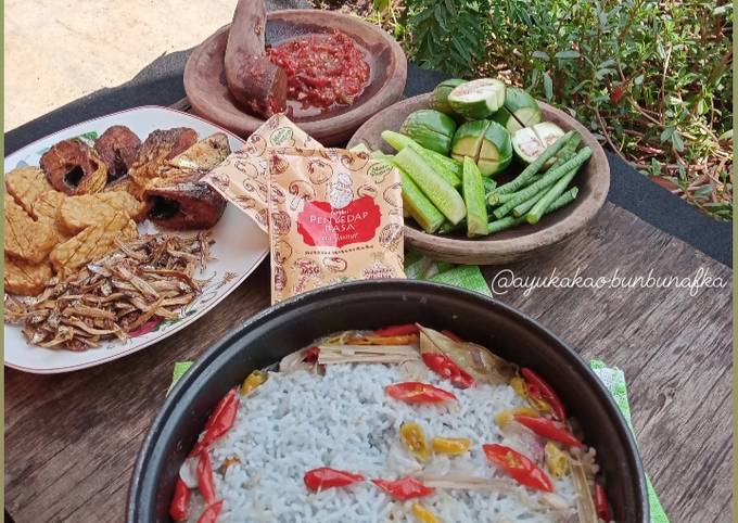Resep Nasi Gonjleng Bunga Telang rice cooker, Enak