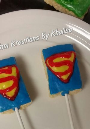 A picture of Superman Rice Krispie Treats.