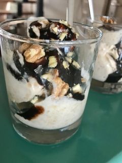 Φωτογραφία της συνταγής Παγωτό διαίτης με κατεψυγμένες μπανάνες & σιρόπι σοκολάτας χωρίς ζάχαρη