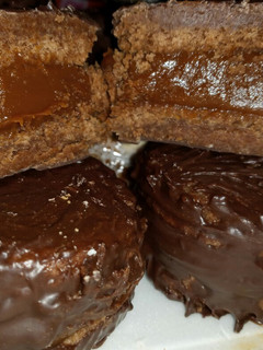 Una foto de Alfajores de chocolate😍