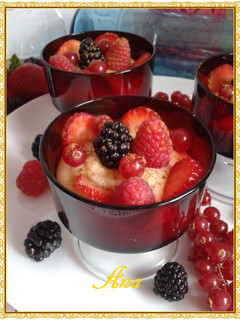 Una foto de Crema pastelera con frutos rojos