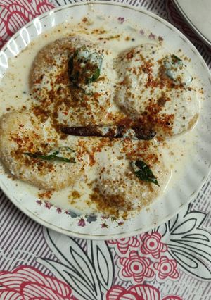 A picture of Dahi Vada.