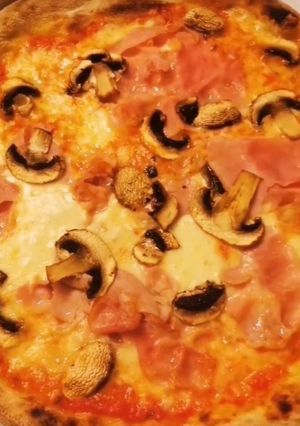 Foto de Pizza de Cogumelos e Fiambre