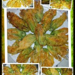 A picture of AMIEs FRIED ZUCCHINI FLOWERs.