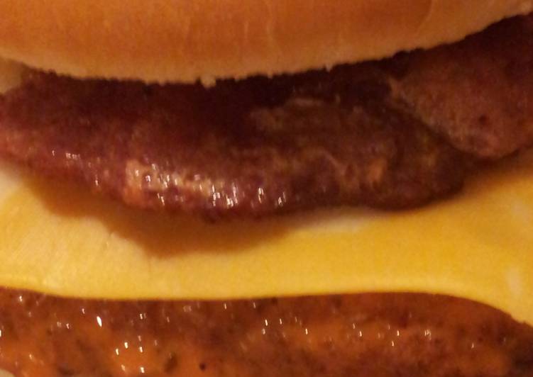 Buffalo chicken bacon sandwich with cheddar jack cheese Buffalo chicken bacon sandwich with cheddar jack cheese