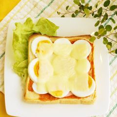 A picture of Grandma's Egg Toast.
