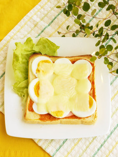 A picture of Grandma's Egg Toast.