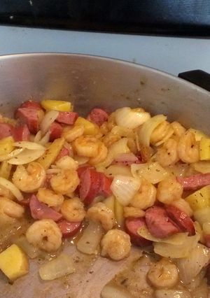 A picture of shrimp&turkey sausage mixx.