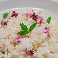 A picture of Salt-Preserved Sakura Blossoms.