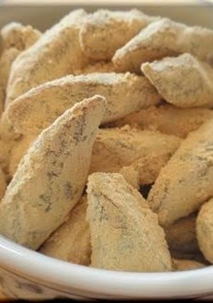 A picture of Genkotsu Soybean Flour Bites with Honey.