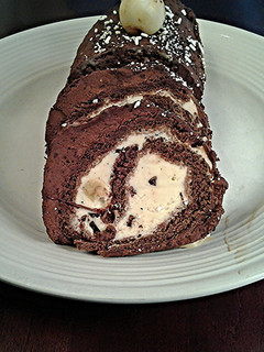 A picture of Chocolate Ice Cream Roll Cake.