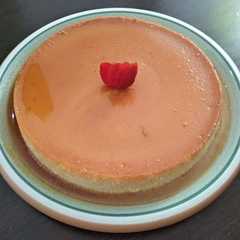 A picture of Cream cheese karamel kukus.