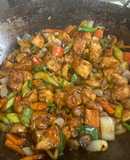 Pollo salteado con vegetales en salsa de ostras