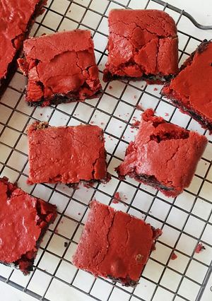 A picture of Oreo Cream Cheese stuffed Red Velvet Brownies.