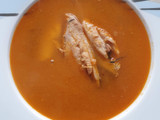 Sopa de pimentón con boquerones