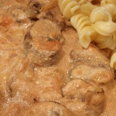 A picture of Beef Stroganoff.