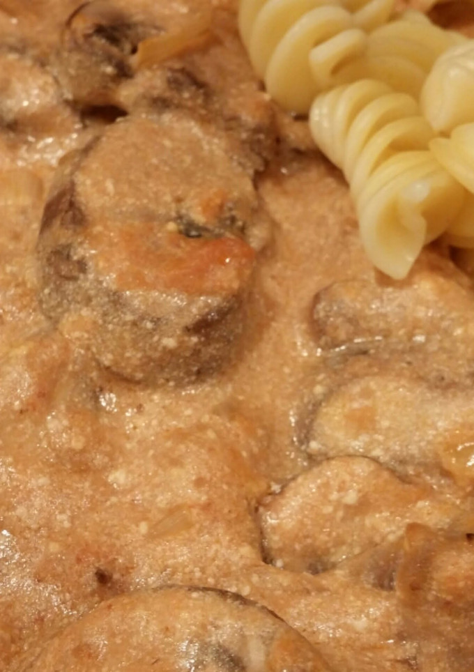 A picture of Beef Stroganoff.