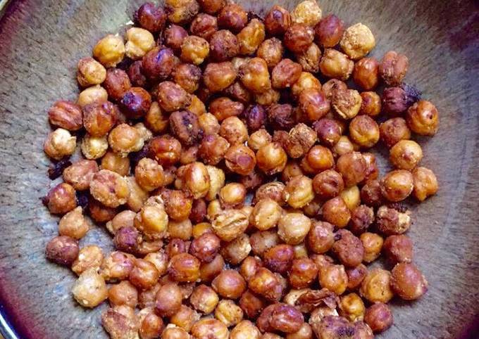 How to Make Perfect Roasted Crunchy Parmesan Garlic Chickpeas