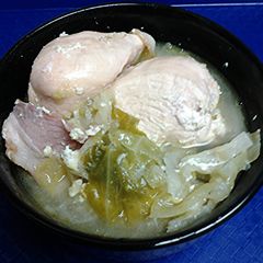 A picture of Cabbage, chicken, and bacon.