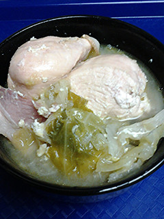 A picture of Cabbage, chicken, and bacon.