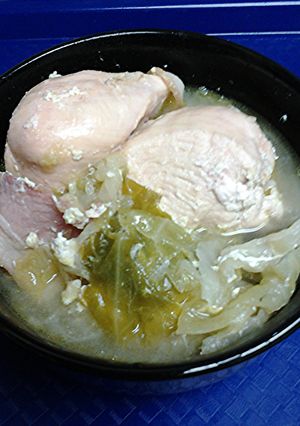 A picture of Cabbage, chicken, and bacon.