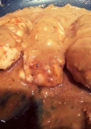 A picture of easy chicken gravy.