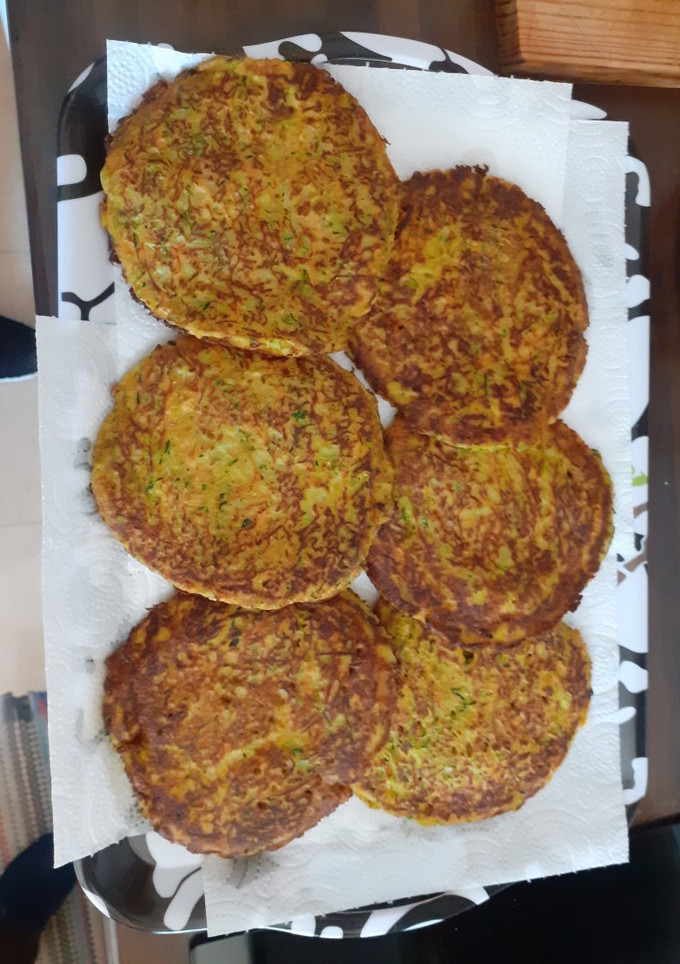 Una foto de Tortas de calabacín y zanahorias