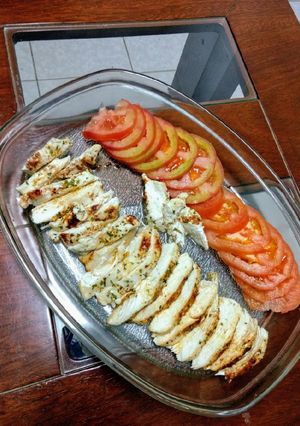 Una foto de Pechuga asada con función crisp microondas Whirlpool