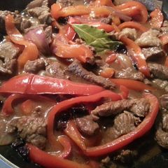 A picture of Dooley's pepper steak.