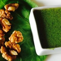 A picture of Spinach Pesto with walnut.
