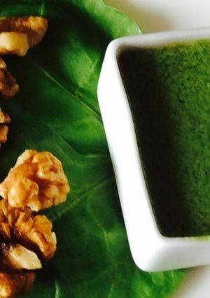 A picture of Spinach Pesto with walnut.