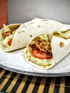 Una foto de 🌯💚 Wrap vegetariano con proteína de soja y mayonesa de pepinillo