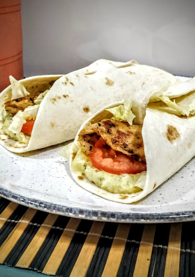 Una foto de 🌯💚 Wrap vegetariano con proteína de soja y mayonesa de pepinillo