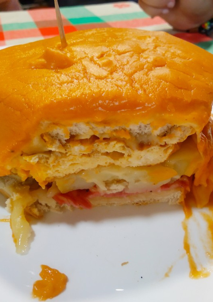 Una foto de Francesinha, dos gustos