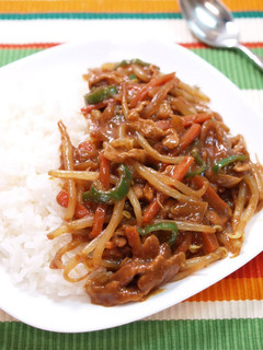 A picture of Easy, Colorful Bean Sprout Curry in 15 Minutes.