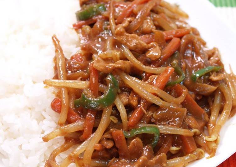 Recipe of Super Quick Homemade Easy, Colorful Bean Sprout Curry in 15 Minutes