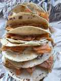 Quesadilla de salmón ahumado con orégano